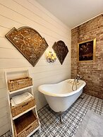 Bisbee Brownstone Suites