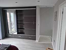 Impeccable 4-bed House in London With Jacuzzi