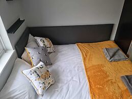 Impeccable 4-bed House in London With Jacuzzi