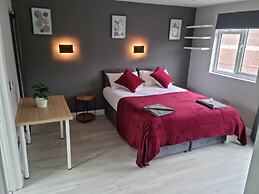 Impeccable 4-bed House in London With Jacuzzi