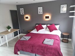Impeccable 4-bed House in London With Jacuzzi