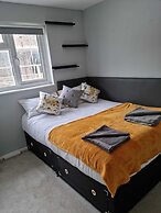 Impeccable 4-bed House in London With Jacuzzi
