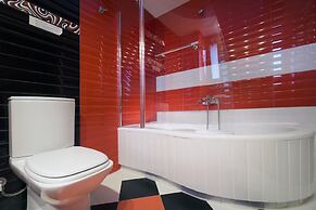 Private Polished Mansion w Private Pool Jacuzzi