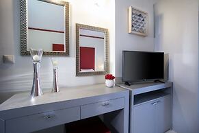 Private Polished Mansion w Private Pool Jacuzzi