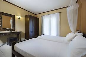 Private Polished Mansion w Private Pool Jacuzzi