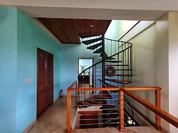 Lucky Duck Villa - Private Beach Escape