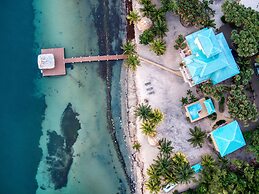 Lucky Duck Villa - Private Beach Escape