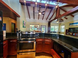 Lucky Duck Villa - Private Beach Escape