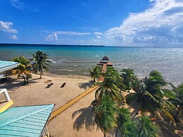 Lucky Duck Villa - Private Beach Escape