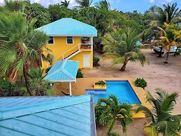 Lucky Duck Villa - Private Beach Escape