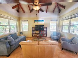 Lucky Duck Villa - Private Beach Escape