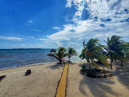 Lucky Duck Villa - Private Beach Escape