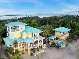 Lucky Duck Villa - Private Beach Escape