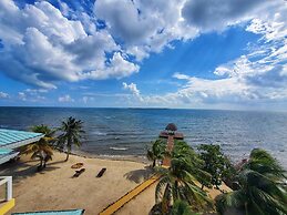 Lucky Duck Villa - Private Beach Escape