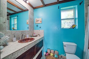 Lucky Duck Villa - Private Beach Escape