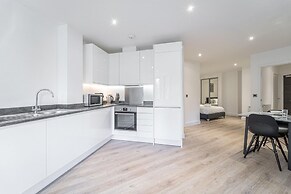 Seven Living Residences Solihull - Modern Studios Close to NEC and BHX