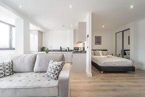 Seven Living Residences Solihull - Modern Studios Close to NEC and BHX