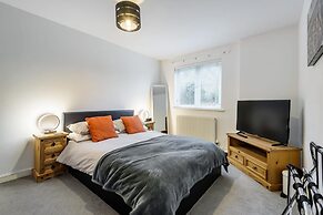 Stylish 2 Bedroom Apartment Central Exeter Parking on Site