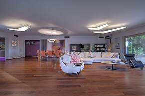 Luxurious Villa Philoxenia
