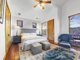 502 A Gold Coast! 3 Bedroom Townhouse by RedAwning