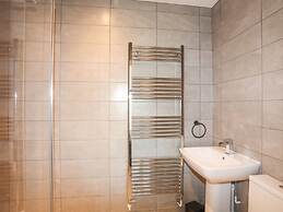 Bryn Min Manton Bach