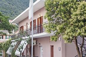 NIKOLOUZOS SUNNY ESTATE