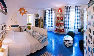 Happy Jackdaw in the Center of Split