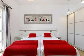 Room-comfy Apartments Next to the Beach