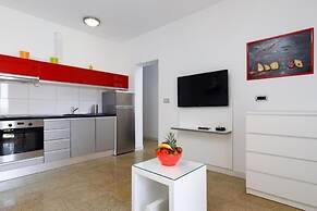 Beautiful Apartment for 3 Adults Next to the Beach