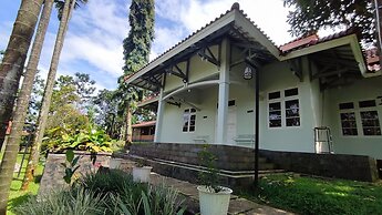 Villa Rose Gunung Bunder by Ruang Nyaman