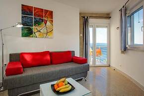 Comfy Beach Apartments With its own Balcony