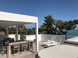 Super Villa With Private Pool in Isola Albarella by Beahost Rentals