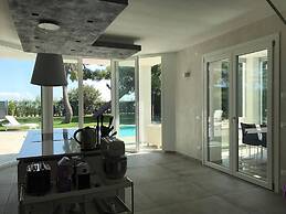 Super Villa With Private Pool in Isola Albarella by Beahost Rentals