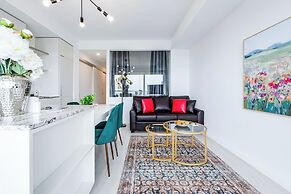 Spacious Furnished Apartment Sleeps 4 With Walkout Balcony, Parking Av