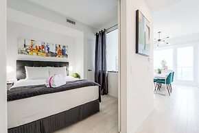 Spacious Furnished Apartment Sleeps 4 With Walkout Balcony, Parking Av