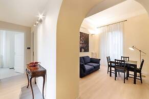 Sunny Flat In Elegant Building Close To Colosseum