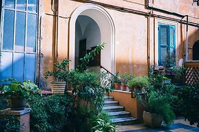 Sunny Flat In Elegant Building Close To Colosseum