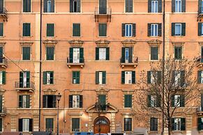 Sunny Flat In Elegant Building Close To Colosseum