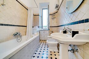 Sunny Flat In Elegant Building Close To Colosseum