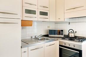 Sunny Flat In Elegant Building Close To Colosseum