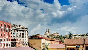 Sunny Flat In Elegant Building Close To Colosseum