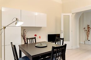 Sunny Flat In Elegant Building Close To Colosseum