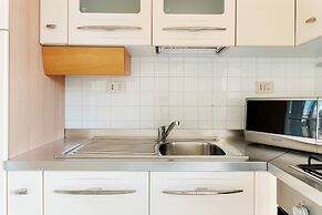 Sunny Flat In Elegant Building Close To Colosseum