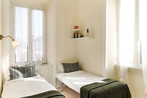 Sunny Flat In Elegant Building Close To Colosseum