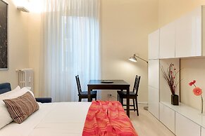 Sunny Flat In Elegant Building Close To Colosseum