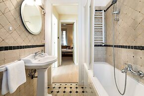 Sunny Flat In Elegant Building Close To Colosseum