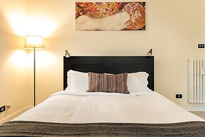 Sunny Flat In Elegant Building Close To Colosseum