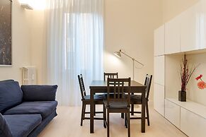 Sunny Flat In Elegant Building Close To Colosseum