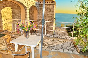 Studio Apartments Maria With Pool and Amazing View - Agios Gordios Bea