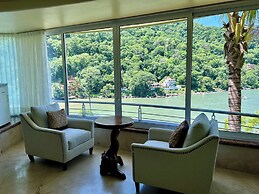 Beach Frontage Armonia Villa With Stunning Views